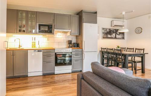 Stunning Home In L�ttorp With Wifi And 3 Bedrooms