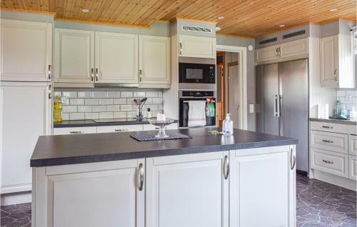 Stunning Home In M�rlunda With Wifi And 6 Bedrooms