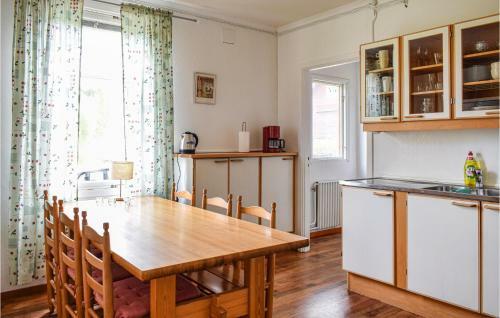 Amazing Apartment In M�rlunda With Wifi And 2 Bedrooms