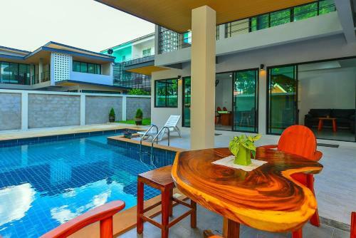 Phuket Private Pool Villa Garden View 3 Bedroom