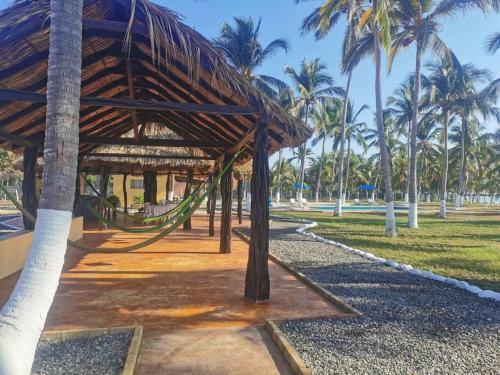 Beach Paradise Bungalow Playa Blanca
