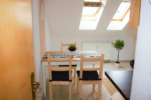 Full House Studios - Cappucino Deluxe Apartment