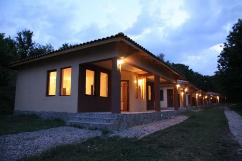 Perper?shka River Villas