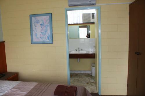 Opal Motel