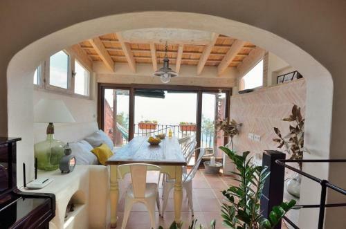 Casa De Dise�o Con Piscina Y Preciosas Vistas Al Mar