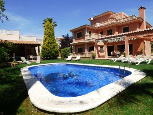 Beach Villa Torreveilla