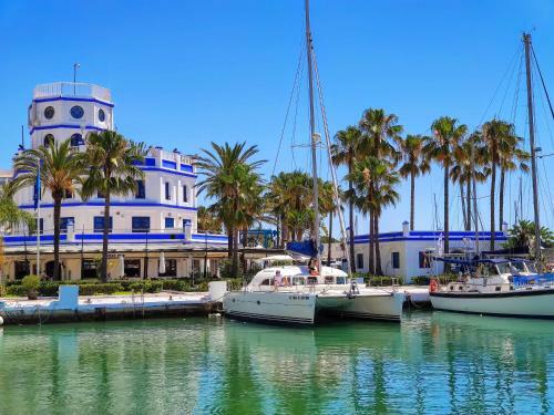 Beautiful Apartment In Alcazaba Lagoon