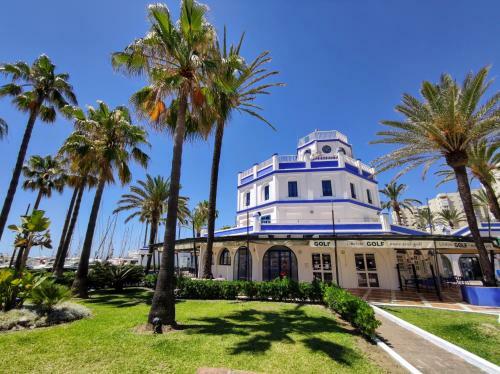 Beautiful Apartment In Alcazaba Lagoon