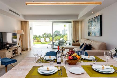 Beautiful Apartment In Alcazaba Lagoon