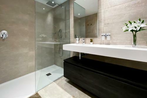 Beautiful Apartment In Alcazaba Lagoon