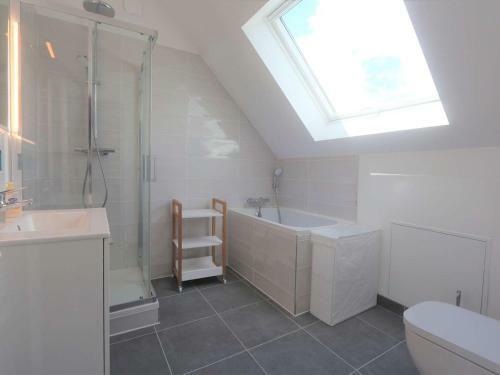 Maison B�nodet, 9 Pi�ces, 10 Personnes - Fr-1-481-116