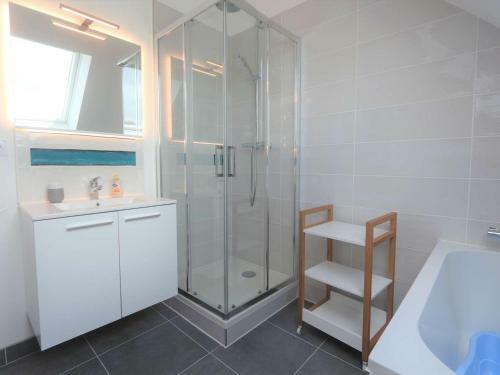 Maison B�nodet, 9 Pi�ces, 10 Personnes - Fr-1-481-116