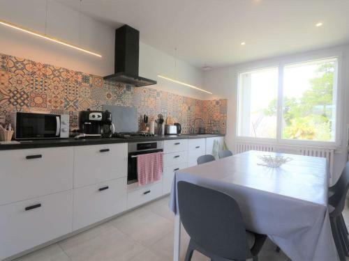 Maison B�nodet, 9 Pi�ces, 10 Personnes - Fr-1-481-116