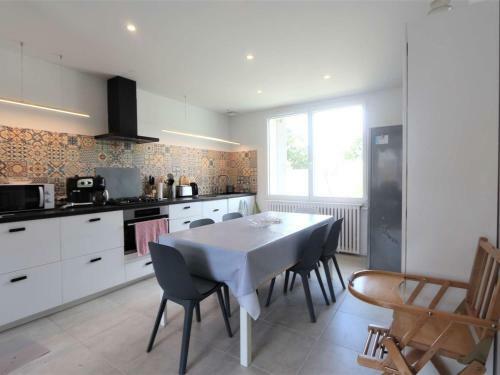 Maison B�nodet, 9 Pi�ces, 10 Personnes - Fr-1-481-116