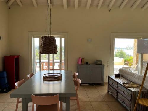 Phaedrus Living: Seaview Luxury Villa Chrysanthemum