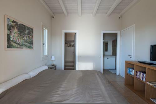 Phaedrus Living: Seaview Luxury Villa Chrysanthemum