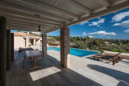 Phaedrus Living: Seaview Luxury Villa Chrysanthemum