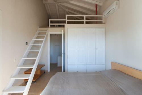 Phaedrus Living: Seaview Luxury Villa Chrysanthemum