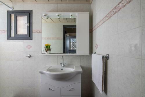 Evi's Beach Front Apartment By Estia