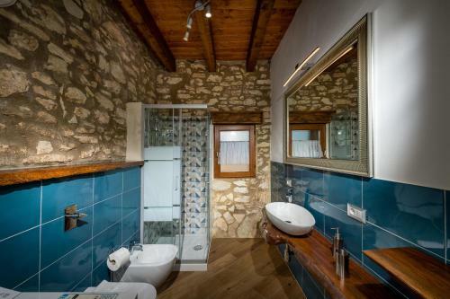 Villa Stone Walls With Jacuzzi