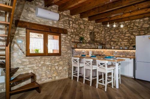 Villa Stone Walls With Jacuzzi