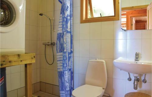 Two-bedroom Holiday Home In Vallavik