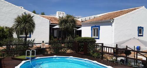 Bed & Breakfast Aprahouseloule Guesthouse