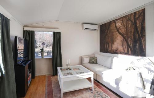 Stunning Home In �dsm�l With Wifi And 3 Bedrooms