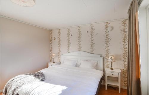 Stunning Home In �dsm�l With Wifi And 3 Bedrooms
