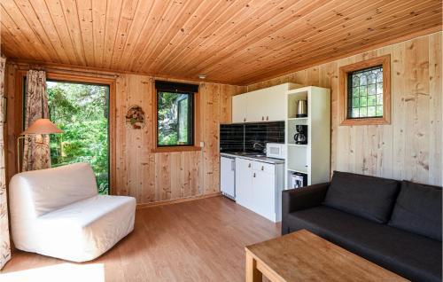 Stunning Home In �dsm�l With Wifi And 3 Bedrooms