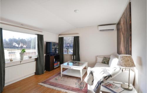 Stunning Home In �dsm�l With Wifi And 3 Bedrooms