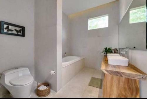 Stunning Ocean-view Villa In Uluwatu-ungasan
