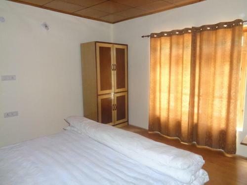 Hostal Lzakar Guest House