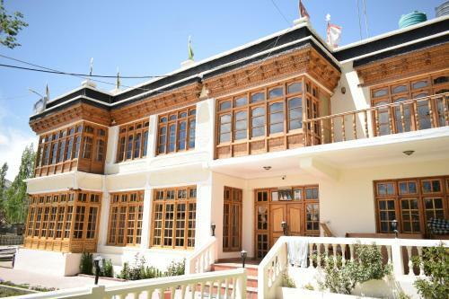 Hostal Lzakar Guest House