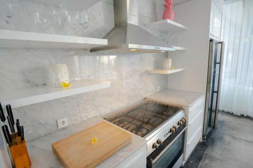 Fully-serviced 2 Bedroom Luxury Villa