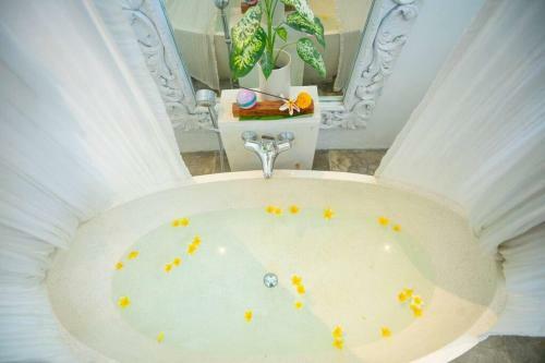 Fully-serviced 2 Bedroom Luxury Villa