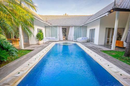 Fully-serviced 2 Bedroom Luxury Villa