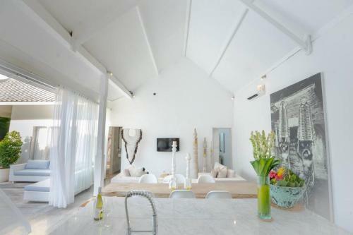 Fully-serviced 2 Bedroom Luxury Villa