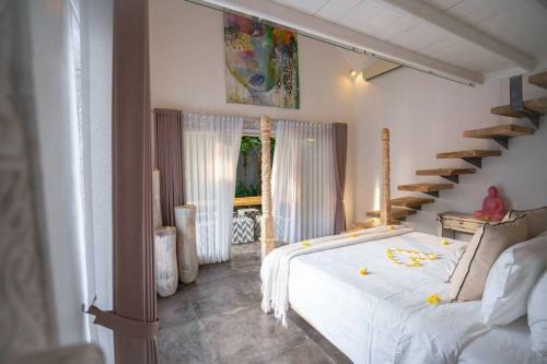 Fully-serviced 2 Bedroom Luxury Villa