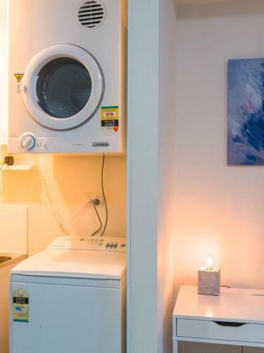 Comfy One Bedroom Apartment With Free Parking