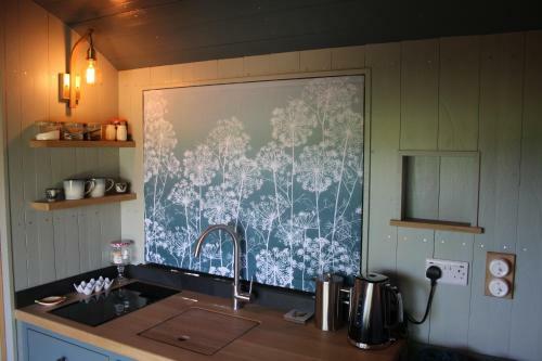 Sanford Escapes - Shepherds Hut & Hot Tub