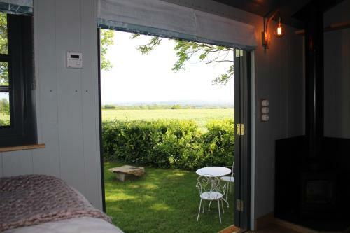 Sanford Escapes - Shepherds Hut & Hot Tub