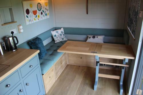 Sanford Escapes - Shepherds Hut & Hot Tub