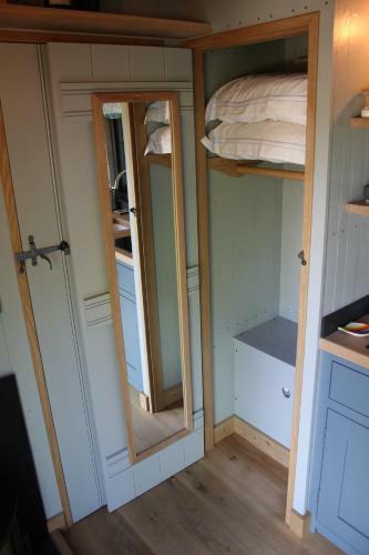 Sanford Escapes - Shepherds Hut & Hot Tub