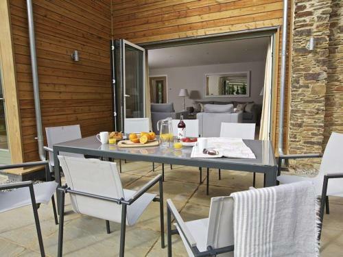 3 The Drive, Hillfield