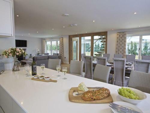 3 The Drive, Hillfield
