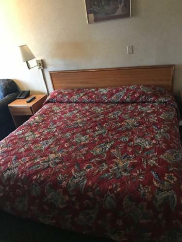 Motel Home Town Inn