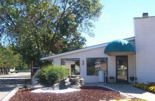 Motel Home Town Inn