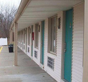 Motel Home Town Inn