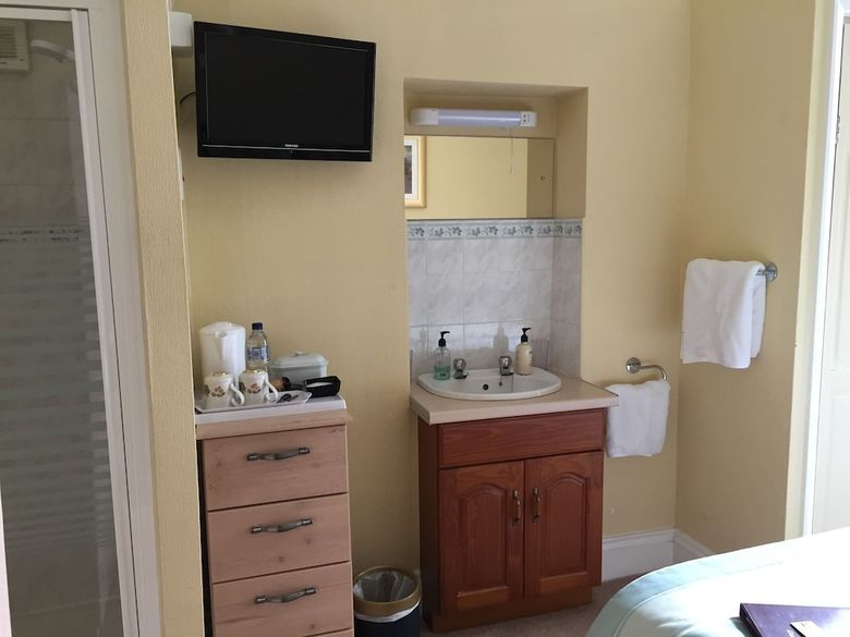 Bed & Breakfast Edgcumbe Guest House